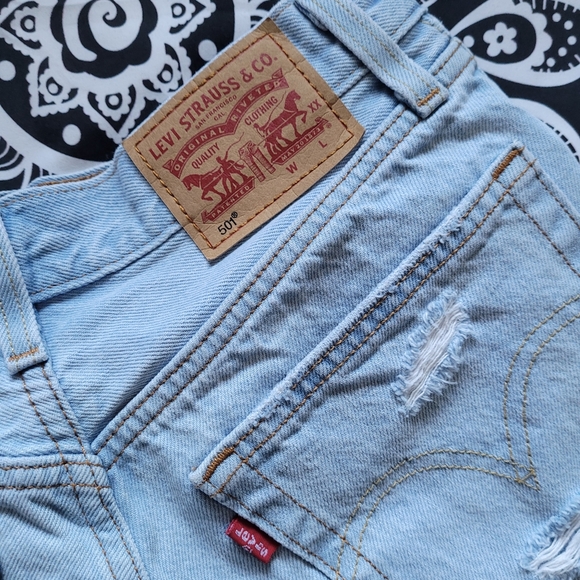 Levis distressed shorts - Picture 2 of 11